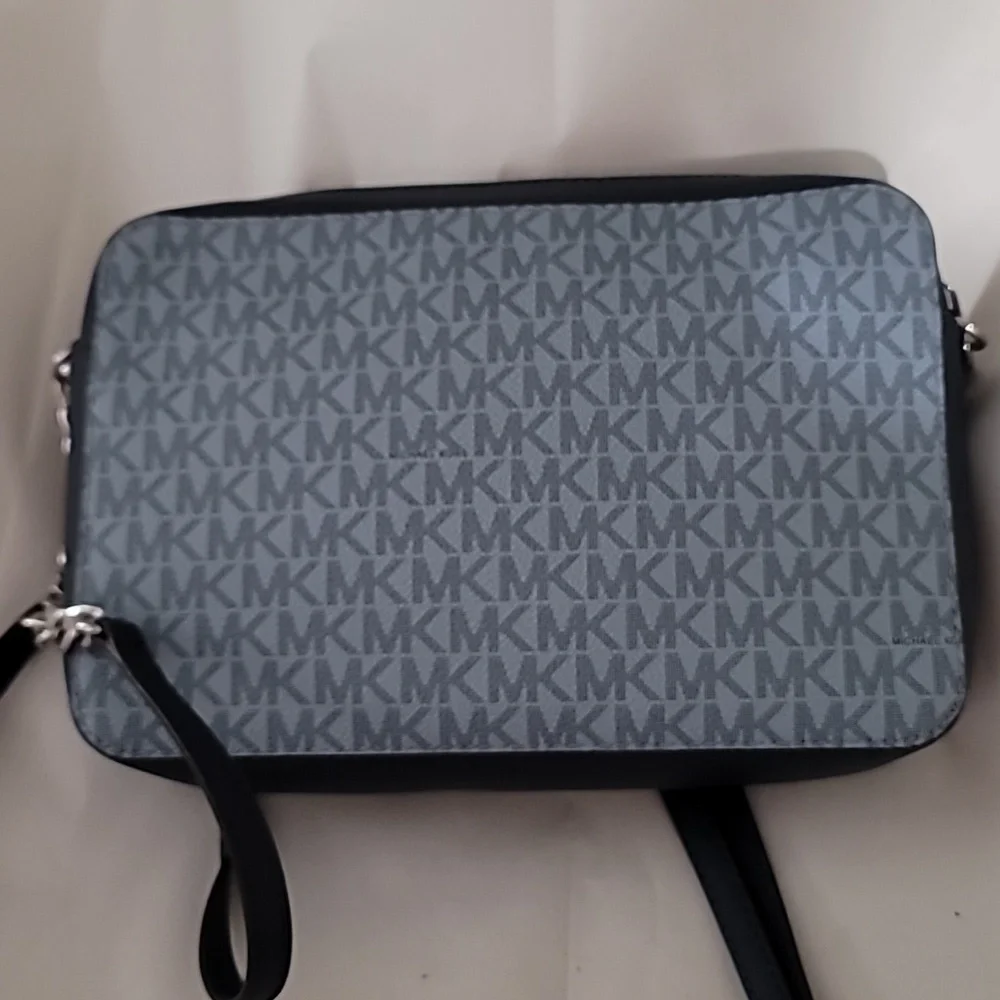 Michael Kors Blue Butterfly Crossbody Bag - Picture 3 of 11